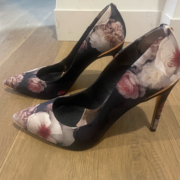 Ted Baker Heels size 39 - Picture 1 of 3